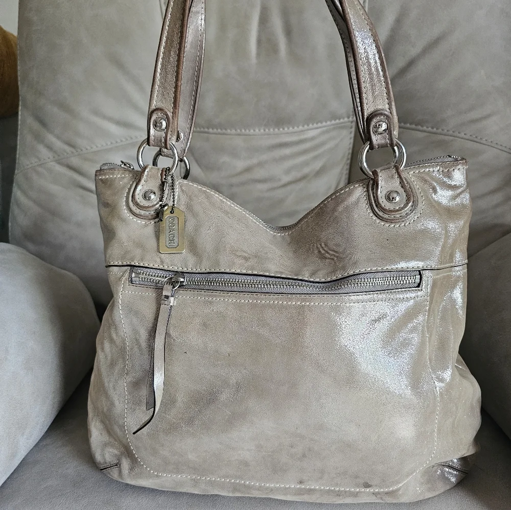 Coach Soho Vtg Bleecker leather Metallic‎ Shiny shoulder Tote bag front pocket